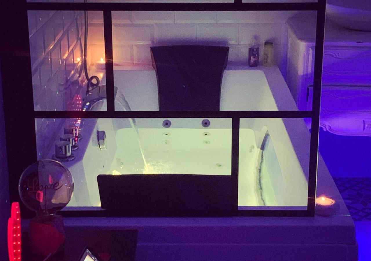 Amour Azur Appartement Pour 2 Avec Jacuzzi Et Terrasse A 2 Minutes De La Mer Vallauris Exterior foto